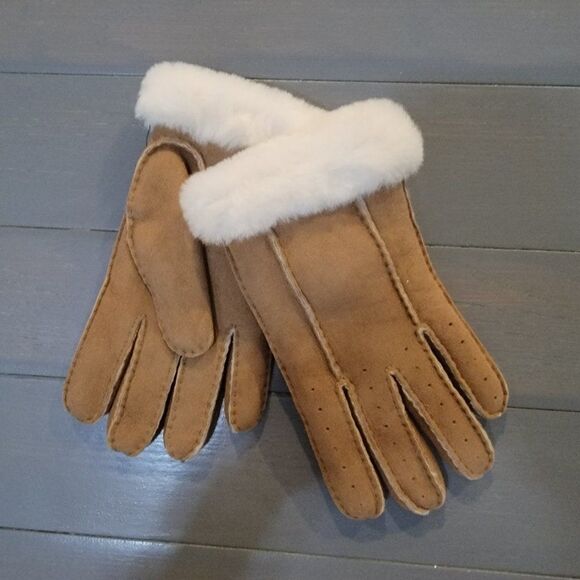 UGG Australia Women perforated Genuine Shearling Handmade Chestnut Glove Medium - Picture 12 of 14